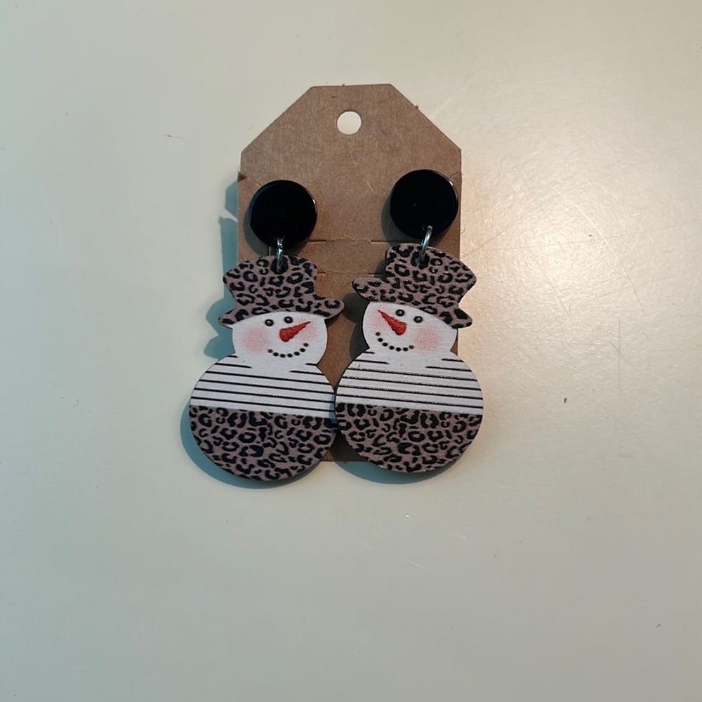 Wood Snowmen earrings, brand new never worn